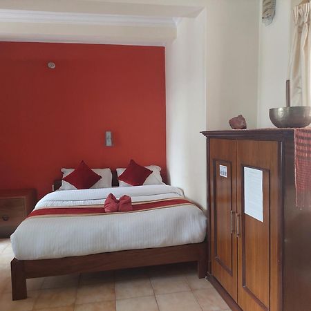 Blue Planet Lodge & Restaurant Pokhara Bagian luar foto