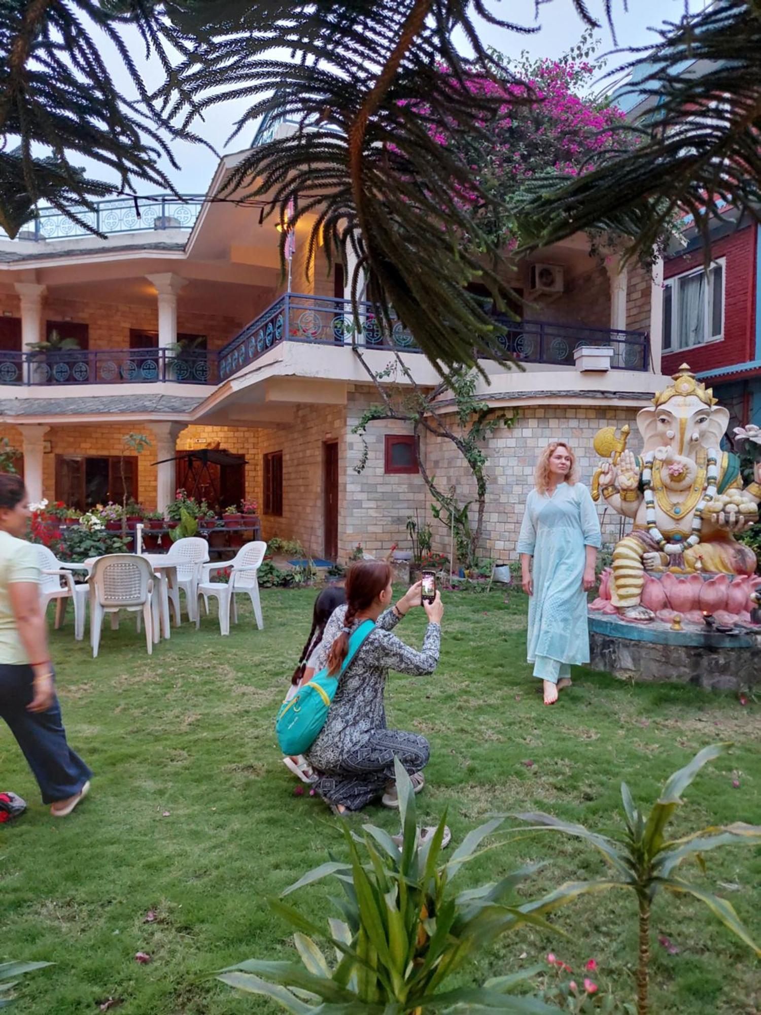 Blue Planet Lodge & Restaurant Pokhara Bagian luar foto