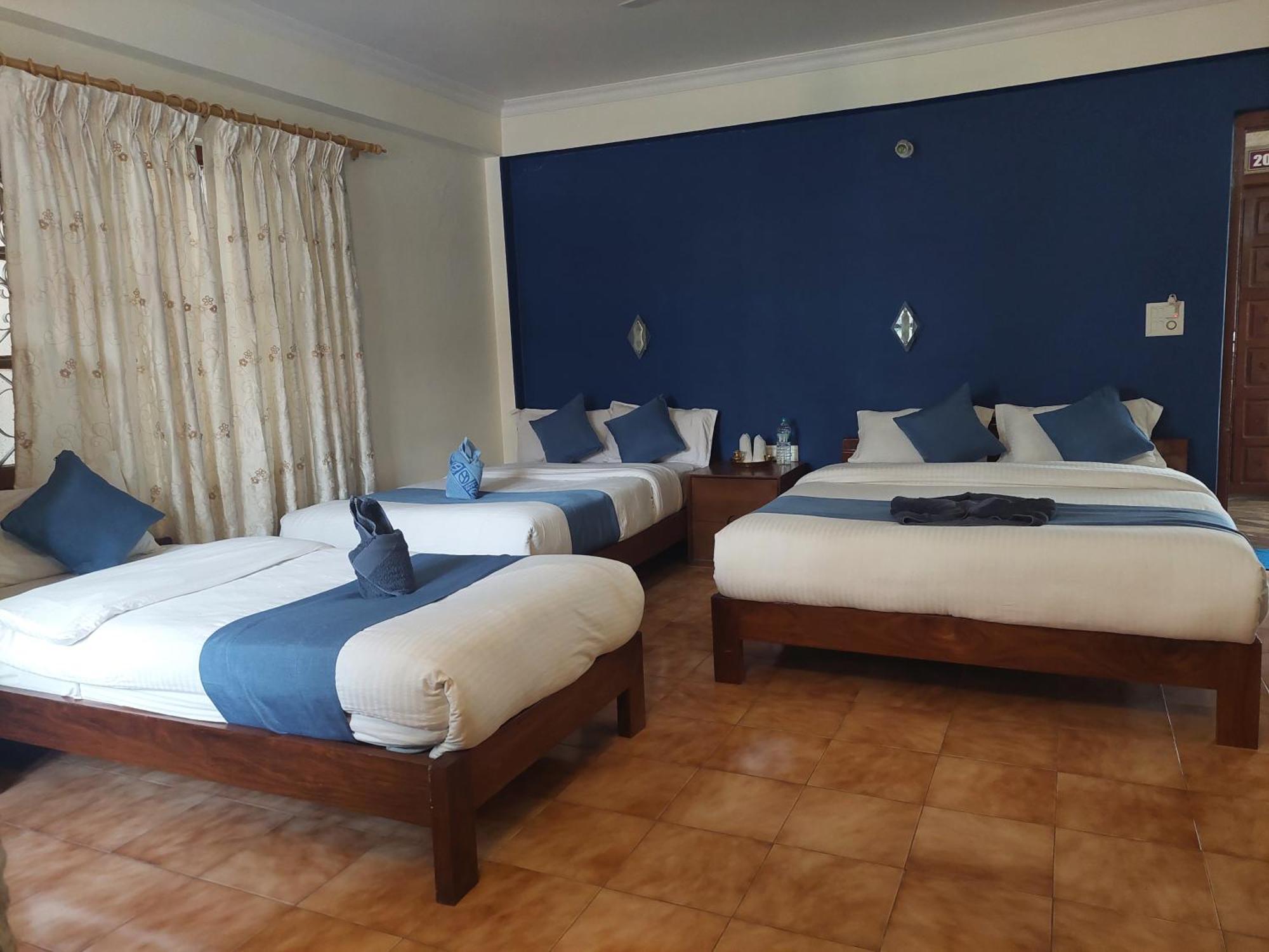 Blue Planet Lodge & Restaurant Pokhara Bagian luar foto