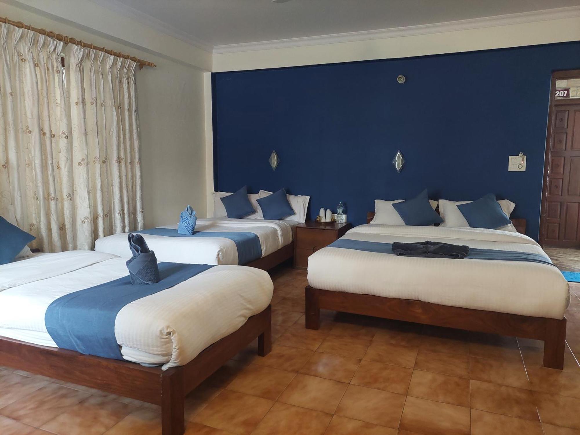 Blue Planet Lodge & Restaurant Pokhara Bagian luar foto