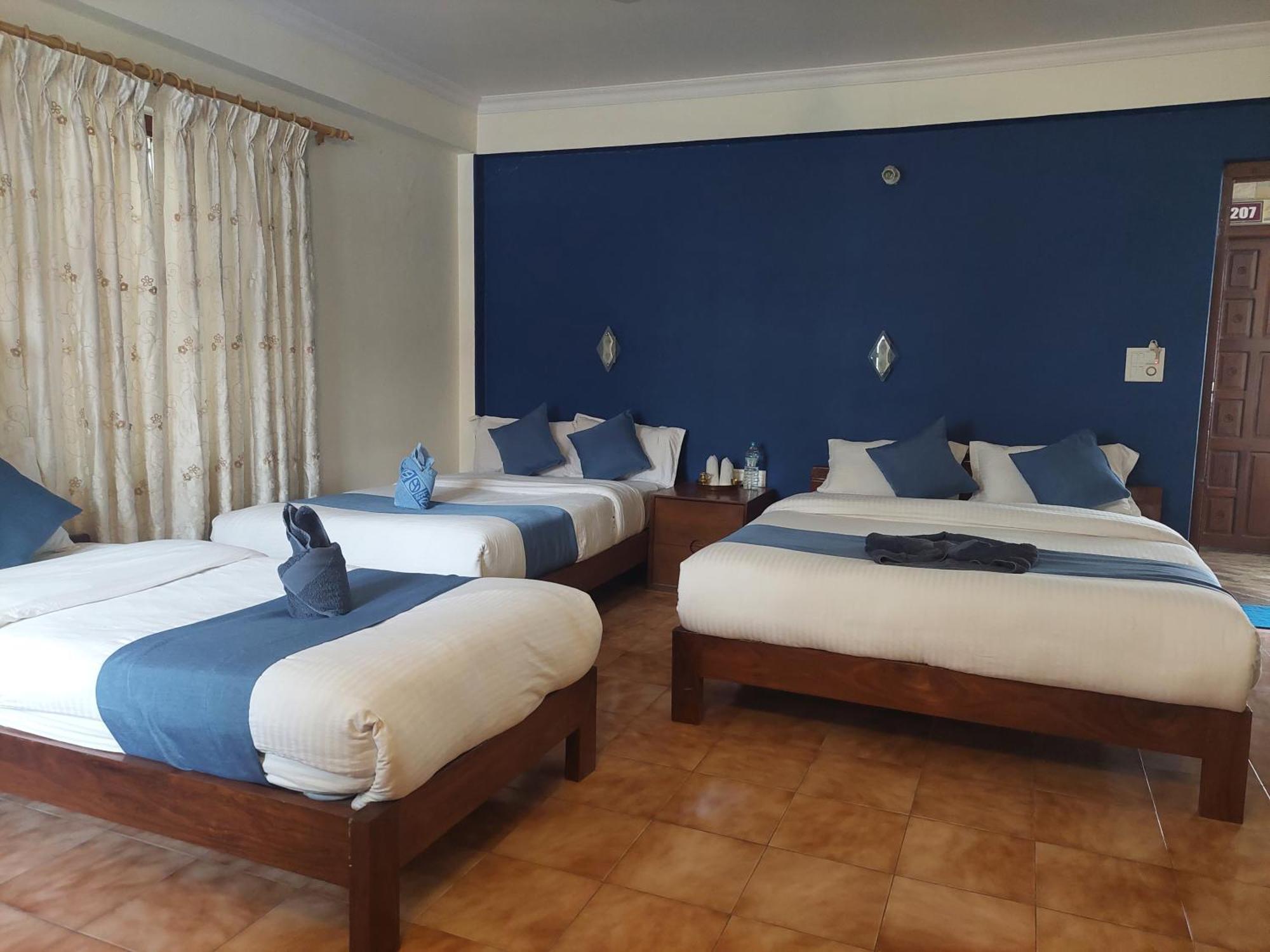 Blue Planet Lodge & Restaurant Pokhara Bagian luar foto