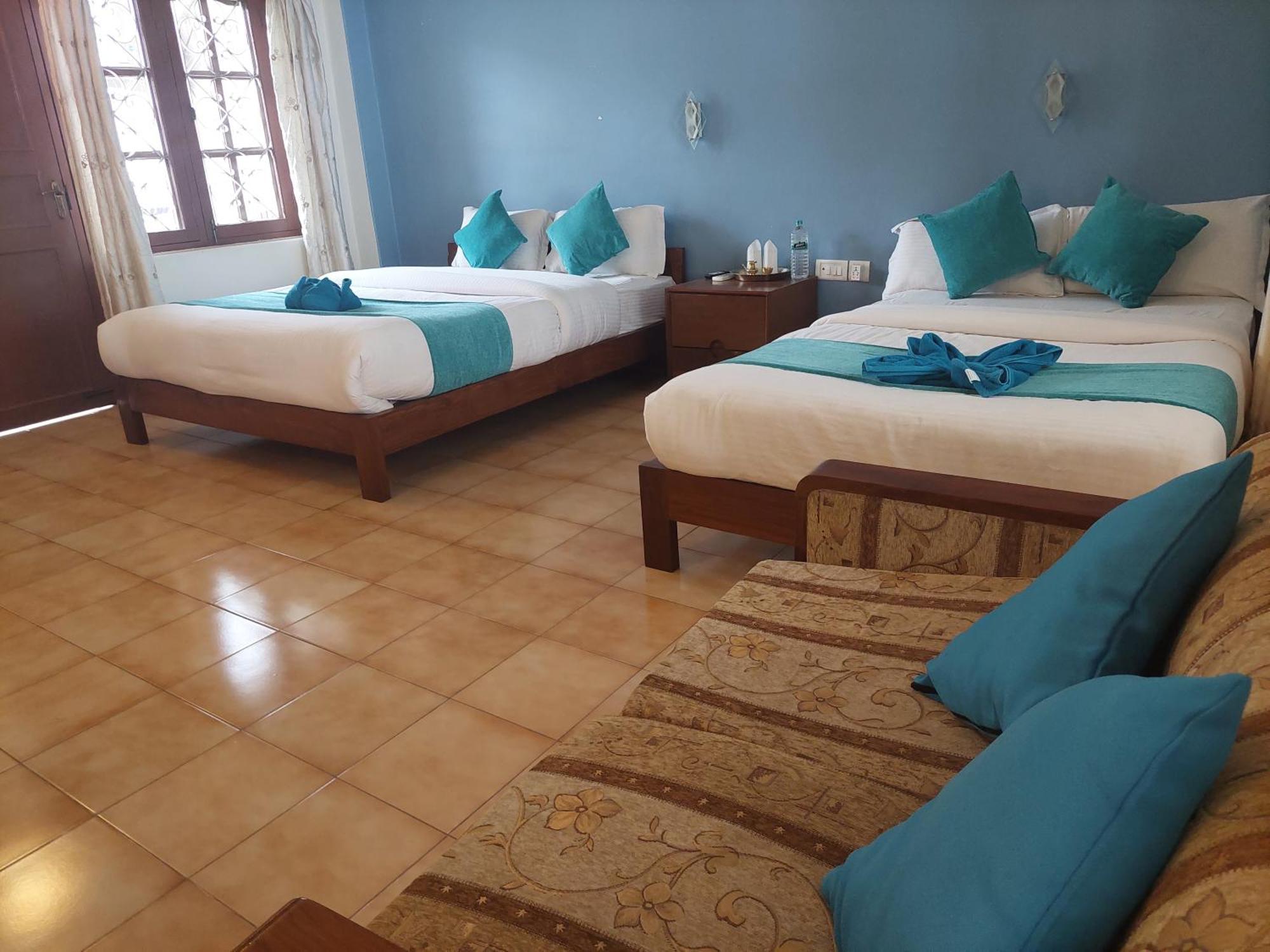 Blue Planet Lodge & Restaurant Pokhara Bagian luar foto