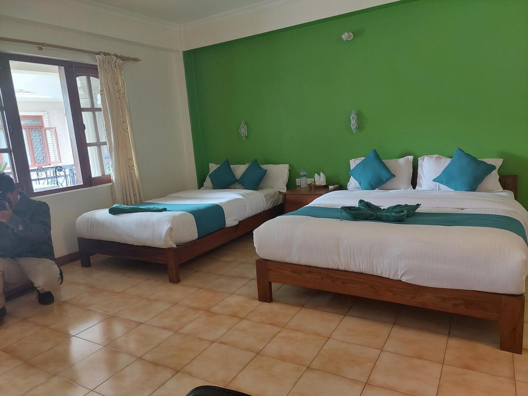 Blue Planet Lodge & Restaurant Pokhara Bagian luar foto