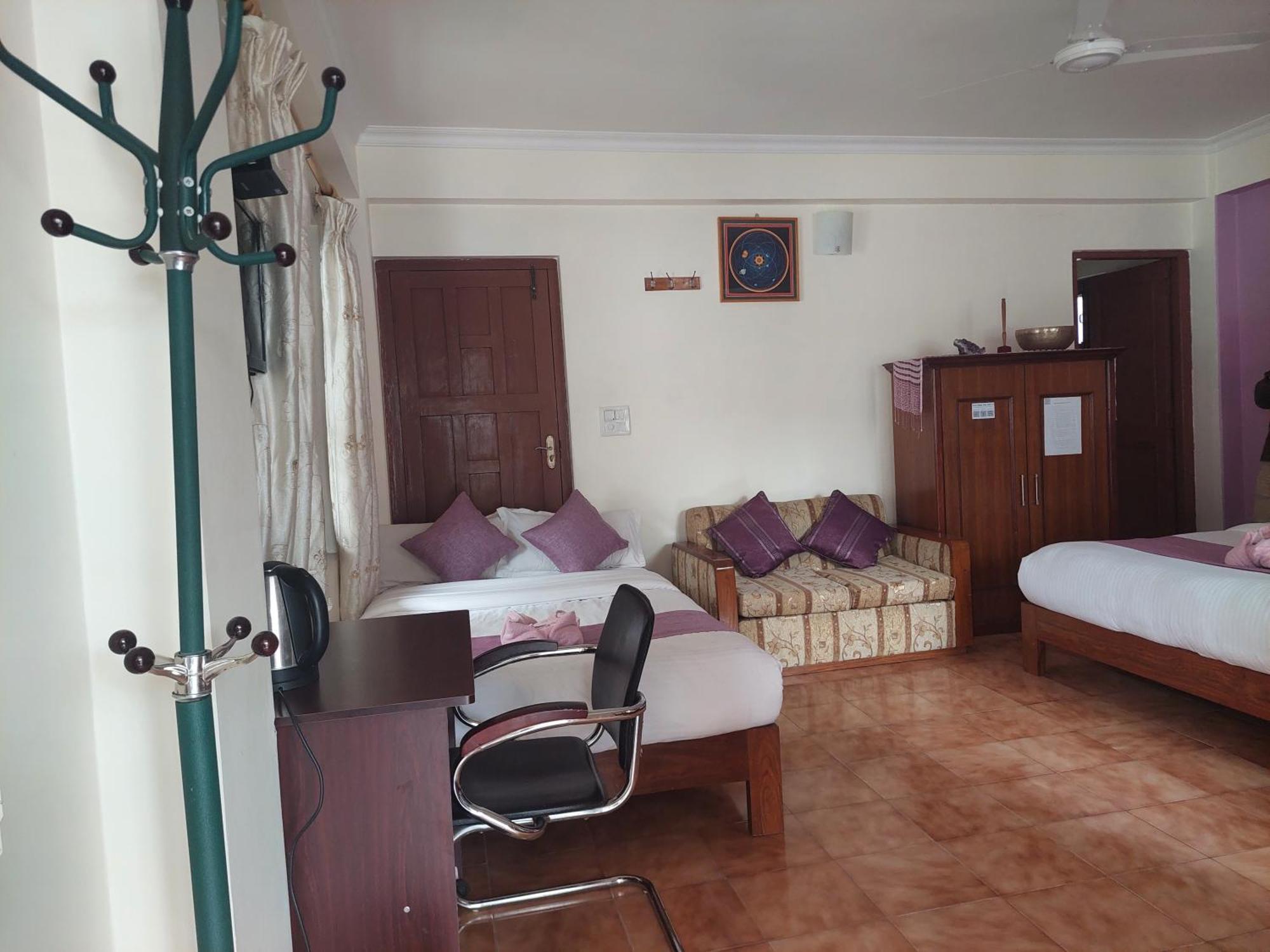 Blue Planet Lodge & Restaurant Pokhara Bagian luar foto