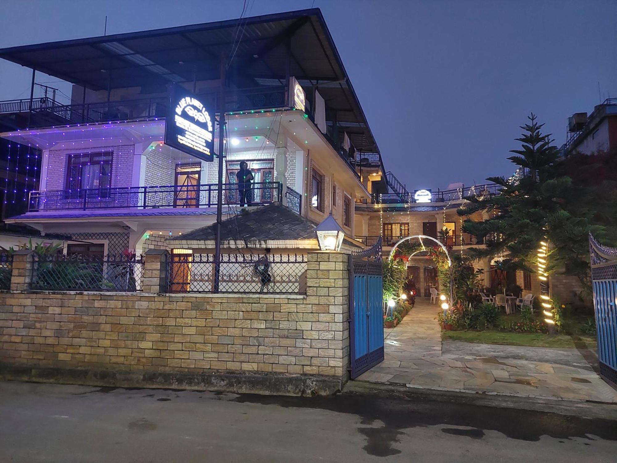 Blue Planet Lodge & Restaurant Pokhara Bagian luar foto